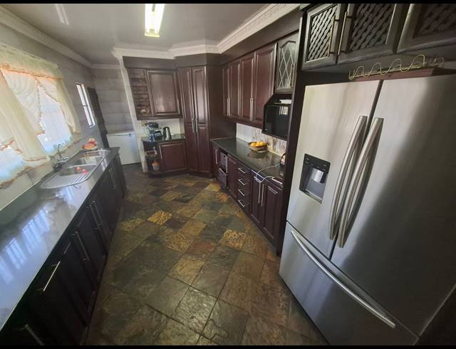 5 BEDROOM HOUSE FOR SALE IN AMANDASIG